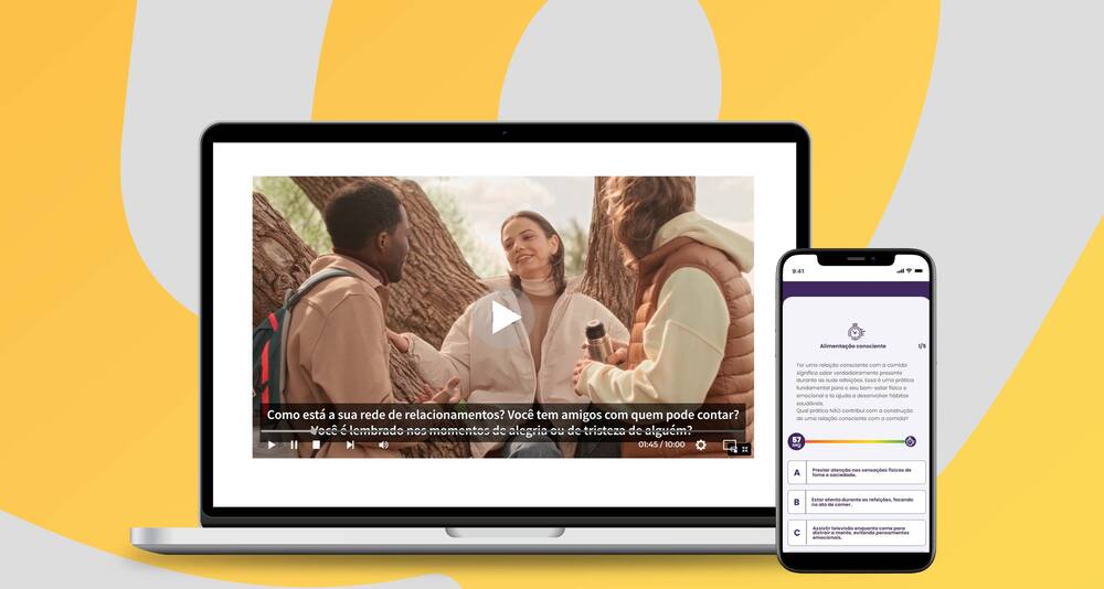 Imagem com exemplo de microlearning no desktop e celular.