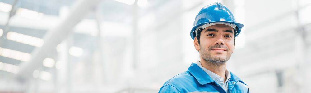 Trabalhador usando EPIs.